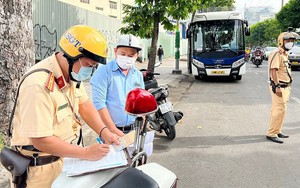 Những lỗi vi phạm giao thông trừ 10 điểm giấy phép lái xe máy, ai cũng nên biết