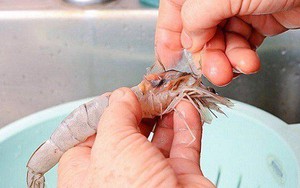 5 nh&oacute;m người kh&ocirc;ng n&ecirc;n ăn t&ocirc;m d&ugrave; th&iacute;ch đến mấy kẻo "rước bệnh v&agrave;o người" - Ảnh 4.