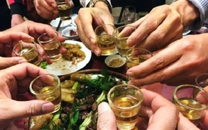 Uống rượu bia ngày Tết thấy những dấu hiệu sau cần đi viện gấp kẻo "rước bệnh vào người" - Ảnh 4.