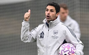 Tiền đạo Gyokeres của Arsenal bị HLV Arteta cảnh báo - Ảnh 4.