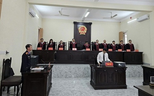 Vụ bê tông "từ trên trời rơi xuống" khiến 2 người thương vong: Công an vào cuộc điều tra - Ảnh 3.