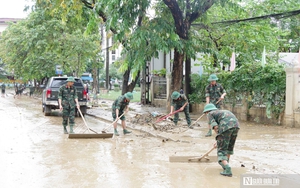VIDEO: "Hạt sạn" xấu xí giữa bức tranh đẹp tình người trong mưa lũ ở Huế- Ảnh 2.