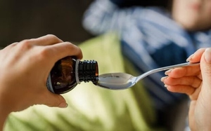 Người phụ nữ sốc nặng khi phát hiện món sushi bất ngờ phát sáng - Ảnh 2.