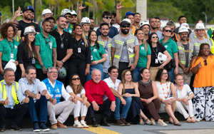 Cảnh sát Anh điều tra vụ tấn công bằng dao trên tàu hoả - Ảnh 5.