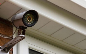 Bắt người phụ nữ giả vờ mua vàng, trộm dây chuyền - Ảnh 2.