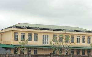 Giữa trời nắng, quả đồi bất ngờ sạt lở, 7 người dân mất liên lạc - Ảnh 3.