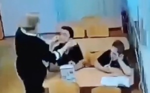 Gấu xám tấn công học sinh và giáo viên, ít nhất 11 người bị thương - Ảnh 3.