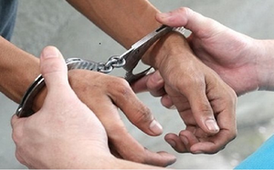 Bắt nữ 9X làm hợp đồng mua đất giả, chiếm đoạt tiền của bạn - Ảnh 1.