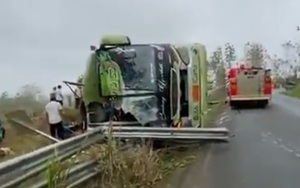 Vụ lật xe kh&aacute;ch chở 22 người: Bất ngờ t&agrave;i xế 8X khai buồn ngủ n&ecirc;n mất l&aacute;i - Ảnh 3.