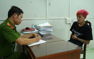 Tổ chức trò chơi phi tiêu tại hội chợ, 2 gã trai bị bắt giữ - Ảnh 2.