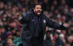 HLV Pep Guardiola thừa nhận "xấu hổ và ngượng ngùng" - Ảnh 3.