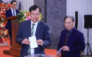 Phút sinh tử trong lũ: Xe chuyên dụng đưa sản phụ sinh đôi ra khỏi vùng nguy hiểm ở Lâm Đồng- Ảnh 14.