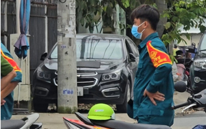 Công an khám xét nhà Trưởng phòng Pháp chế Sở Y tế, thu giữ nhiều tài liệu quan trọng - Ảnh 4.