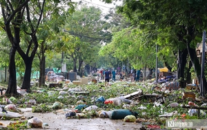 Rác thải chất đống cao ngút hai bên đường ở trung tâm đô thị Nghệ An- Ảnh 11.