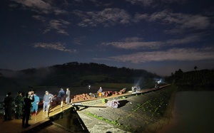 Mưa lớn kéo dài, người dân Lâm Đồng tất tả chạy lũ- Ảnh 10.