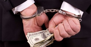 Bắt giữ, điều tra tàu cá vận chuyển hàng nghìn lít dầu DO không rõ nguồn gốc - Ảnh 2.