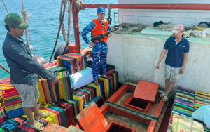 Tạm giam đối tượng nghiện dùng dao chống đối cảnh sát khi bị kiểm tra ma túy  - Ảnh 3.