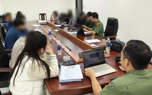 Bắt nh&oacute;m đối tượng mang hung kh&iacute; đ&aacute;nh nhau do m&acirc;u thuẫn t&igrave;nh &aacute;i - Ảnh 1.