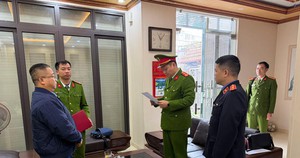 Bắt tạm giam người đ&agrave;n &ocirc;ng n&eacute;m vi&ecirc;n gạch v&agrave;o đầu b&eacute;  12 tuổi- Ảnh 3.