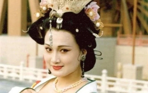 M&agrave;n "lột x&aacute;c" g&acirc;y ngỡ ng&agrave;ng của Hoa hậu xấu nhất lịch sử showbiz - Ảnh 9.