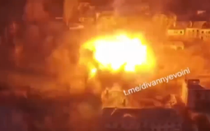 Khoảnh khắc hoả lực Ukraine v&ocirc; hiệu ho&aacute; hai hệ thống ph&ograve;ng kh&ocirc;ng S-400 của Nga - Ảnh 5.