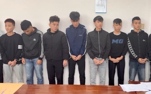 Ngăn chặn nhóm đối tượng mang hung khí, lạng lách tốc độ cao đuổi chém người không đội mũ bảo hiểm - Ảnh 3.