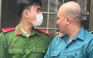 Tạm giữ 2 kẻ liều lĩnh cướp t&uacute;i x&aacute;ch của c&ocirc; g&aacute;i khi đang di chuyển tr&ecirc;n đường - Ảnh 2.