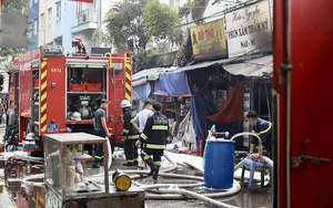 Ti&ecirc;u hủy h&agrave;ng trăm vũ kh&iacute;, c&ocirc;ng cụ hỗ trợ, đồ chơi nguy hiểm - Ảnh 2.