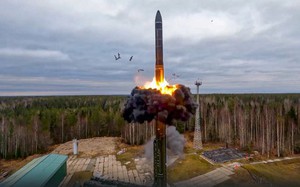 Bom lượn hạng nặng Nga dội xuống Huliaipole, kho&eacute;t s&acirc;u ph&ograve;ng tuyến Ukraine - Ảnh 4.