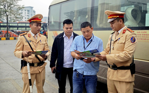 Giao th&ocirc;ng cửa ng&otilde; H&agrave; Nội t&ecirc; liệt trước kỳ nghỉ Tết Dương lịch 2026- Ảnh 12.