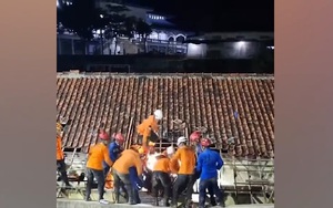Tường bể bơi bất ngờ đổ sập khiến 4 học sinh tử vong
