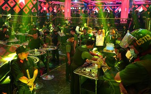 Bắt tạm giam 22 người liên quan đến bar Paris Night
