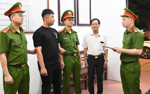 Bắt khẩn cấp 2 người tổ chức khai thác khoáng sản trái phép