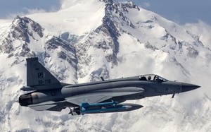 Pakistan tung video JF-17 xuất kích từ căn cứ bí mật, tấn công Ấn Độ