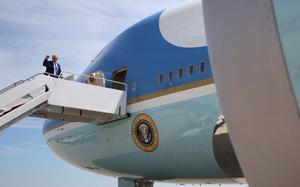 Ông Trump muốn mang về 1.000 tỷ USD từ vùng Vịnh giàu có, để ngỏ khả năng tới Istanbul
