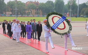 Thủ tướng Thái Lan vào Lăng viếng Chủ tịch Hồ Chí Minh