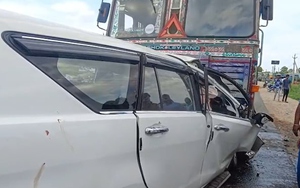 Xe ô tô đâm trực diện xe tải khiến 6 người tử vong, 2 người bị thương