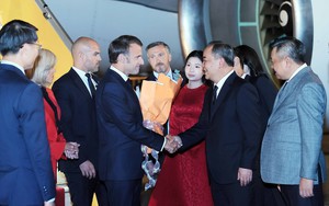 Tổng thống Emmanuel Macron và Phu nhân đến Hà Nội, bắt đầu chuyến thăm Việt Nam
