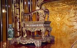 Từ chuyện ngai vàng bị phá
