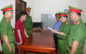 Khởi tố 2 cha con 