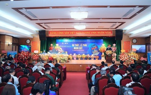 Ra mắt sách 