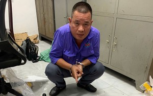 Bắt 2 đối tượng tàng trữ, mua bán vũ khí quân dụng