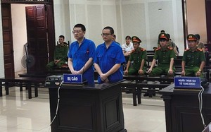 Bà chủ quán trà đá phát hiện 2 đối tượng nước ngoài tiêu tiền giả
