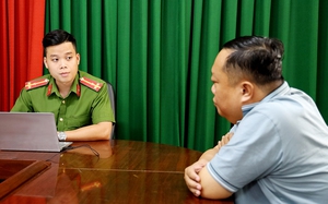 Bắt đối tượng sử dụng sổ đỏ giả chiếm đoạt nhiều tỷ đồng- Ảnh 3. Tạm giữ đối tượng làm giả văn bản của UBND tỉnh An Giang để