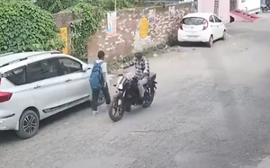 Đang đi đường, bé gái bất ngờ bị quấy rối