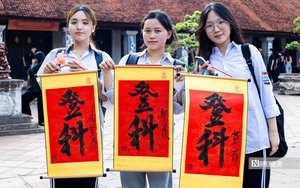 Sĩ tử nô nức đến Văn Miếu - Quốc Tử Giám xin chữ, cầu đỗ đạt
