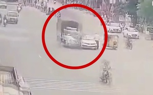 Bước ra ngoài vì hỏng xe, người phụ nữ bị xe tải tông tử vong