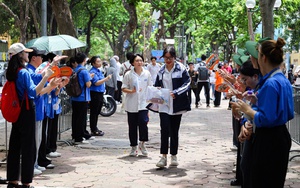 Thi tốt nghiệp THPT: Thí sinh bắt đầu bước vào bài thi môn Toán