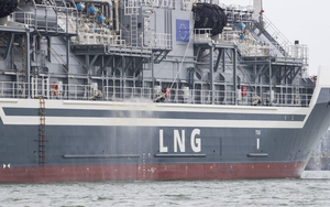 Khách hàng lớn nhất của LNG Nga ở châu Âu cảnh giác trước kế hoạch của EU