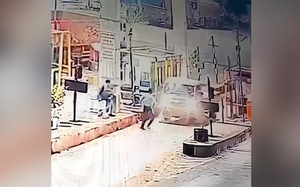 Trốn vé, tài xế xe tải đâm trúng nhân viên trạm thu phí rồi bỏ chạy